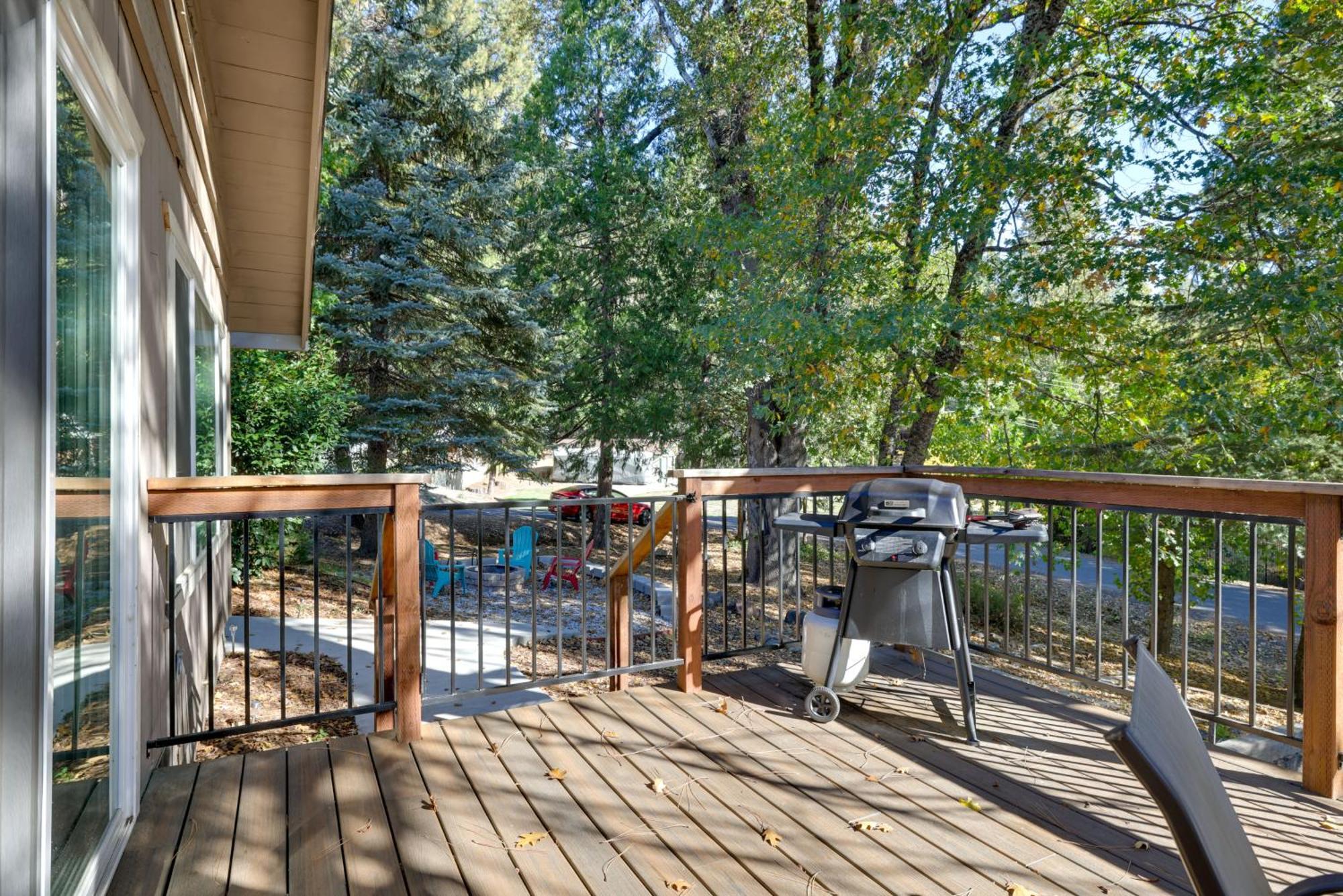 Sherwood Forest Cabin With Deck And Fire Pit! Twain Harte Экстерьер фото